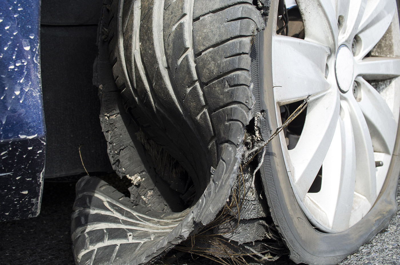 Tire Blowouts Common Causes What To Do If You Experience One Accidentattorneys Org