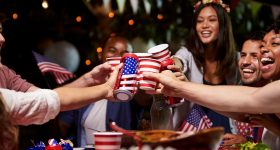Friends,Making,A,Toast,To,Celebrate,4th,Of,July,Holiday